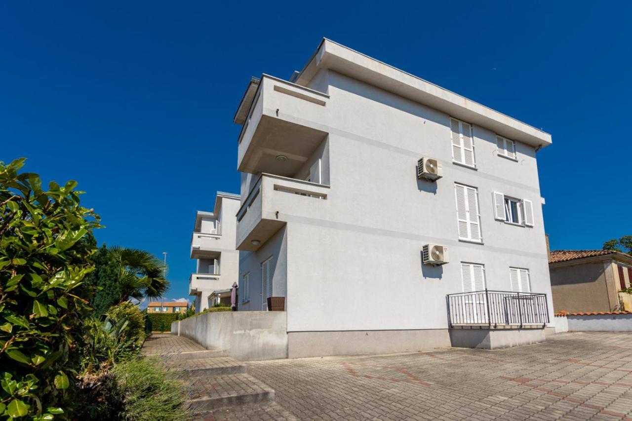Apartment Demo Malinska Exterior photo